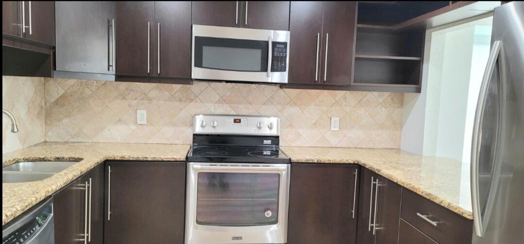 VILLAS OF WINDMILL POINT - Residential Lease