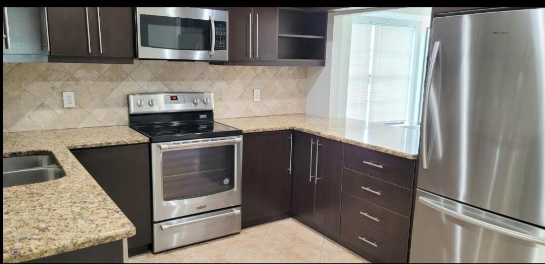 VILLAS OF WINDMILL POINT - Residential Lease