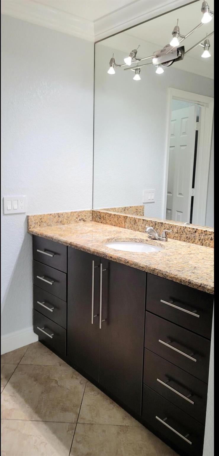 VILLAS OF WINDMILL POINT - Residential Lease