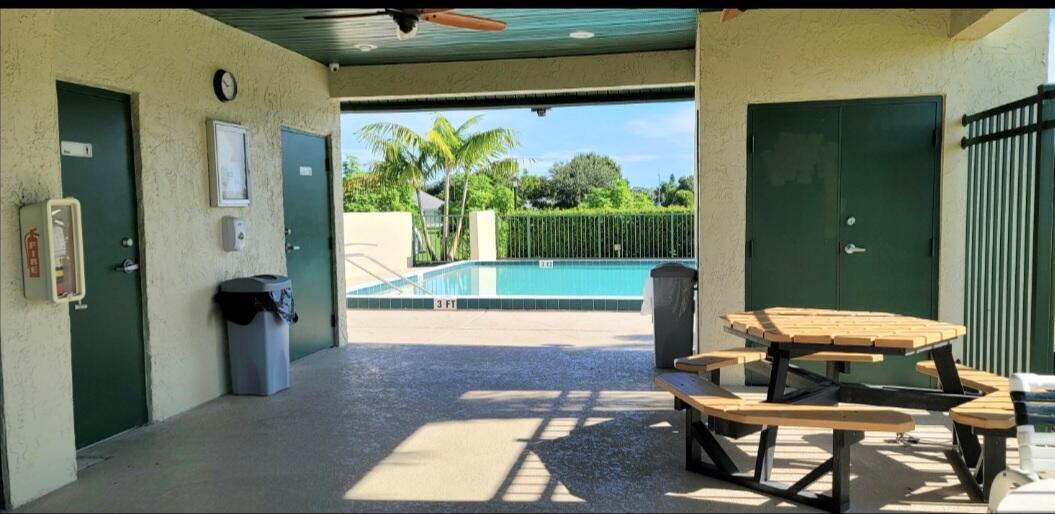 VILLAS OF WINDMILL POINT - Residential Lease