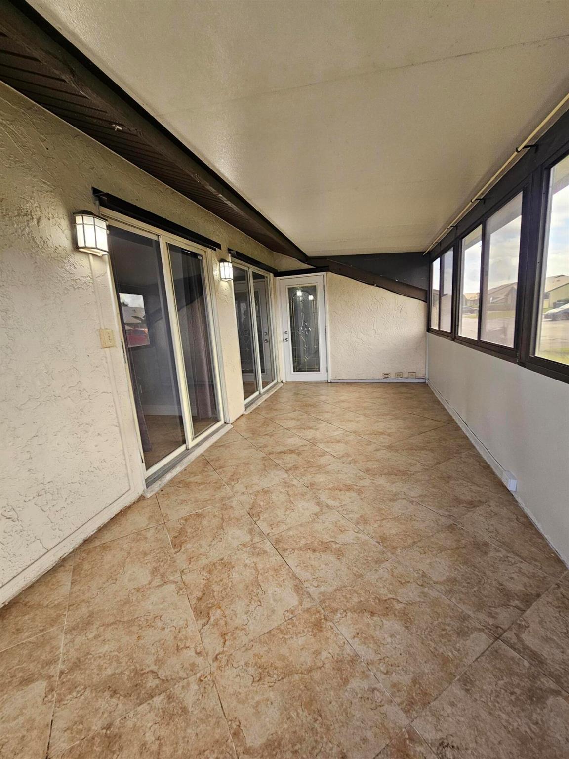 VILLAS OF WINDMILL POINT - Residential Lease