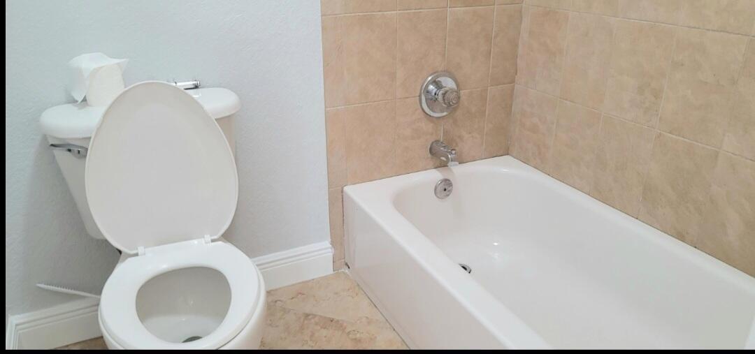 VILLAS OF WINDMILL POINT - Residential Lease