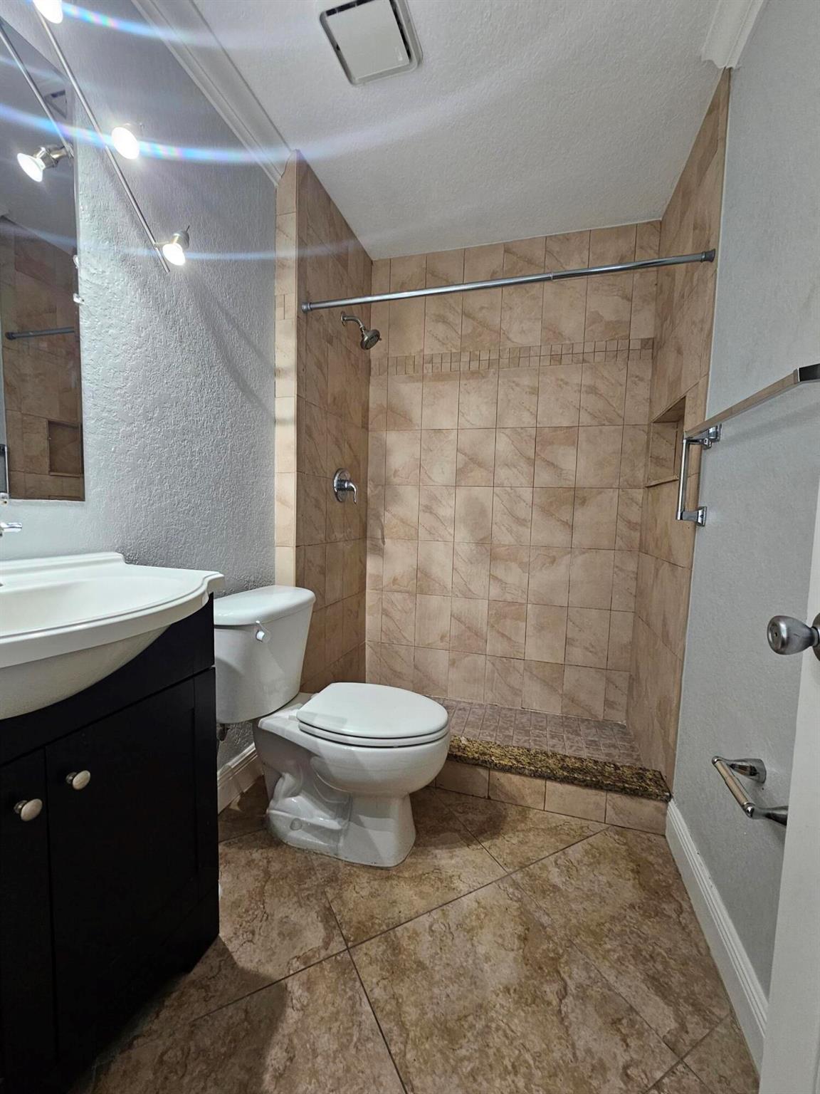 VILLAS OF WINDMILL POINT - Residential Lease