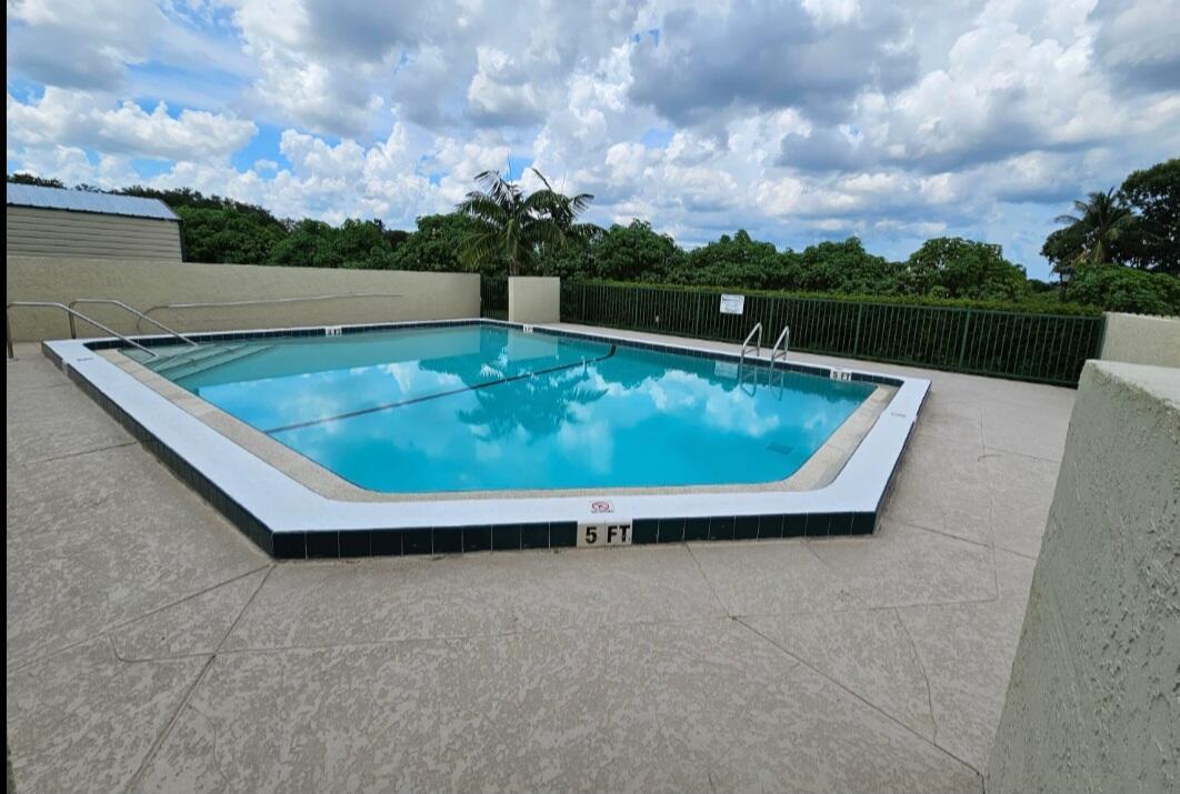 VILLAS OF WINDMILL POINT - Residential Lease