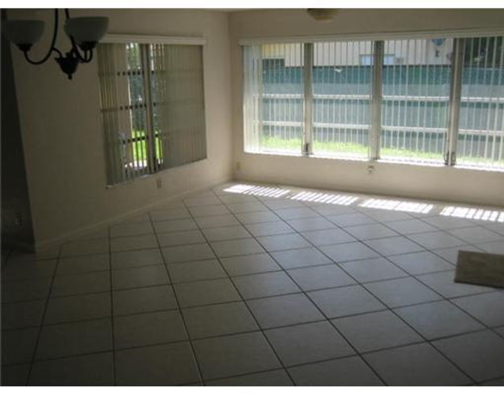 Photo of 712 W Palmetto Park Road, Boca Raton, FL 33486 (MLS # R11095631)
