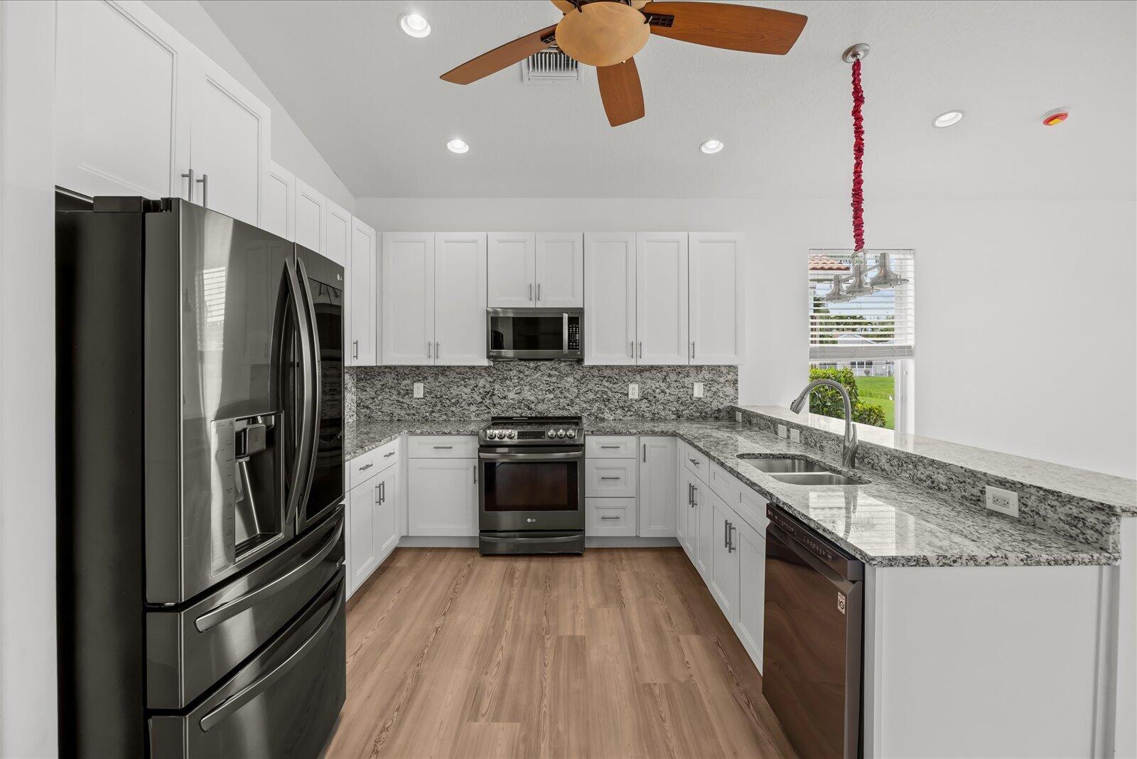 VALENCIA SHORES 1 - Residential