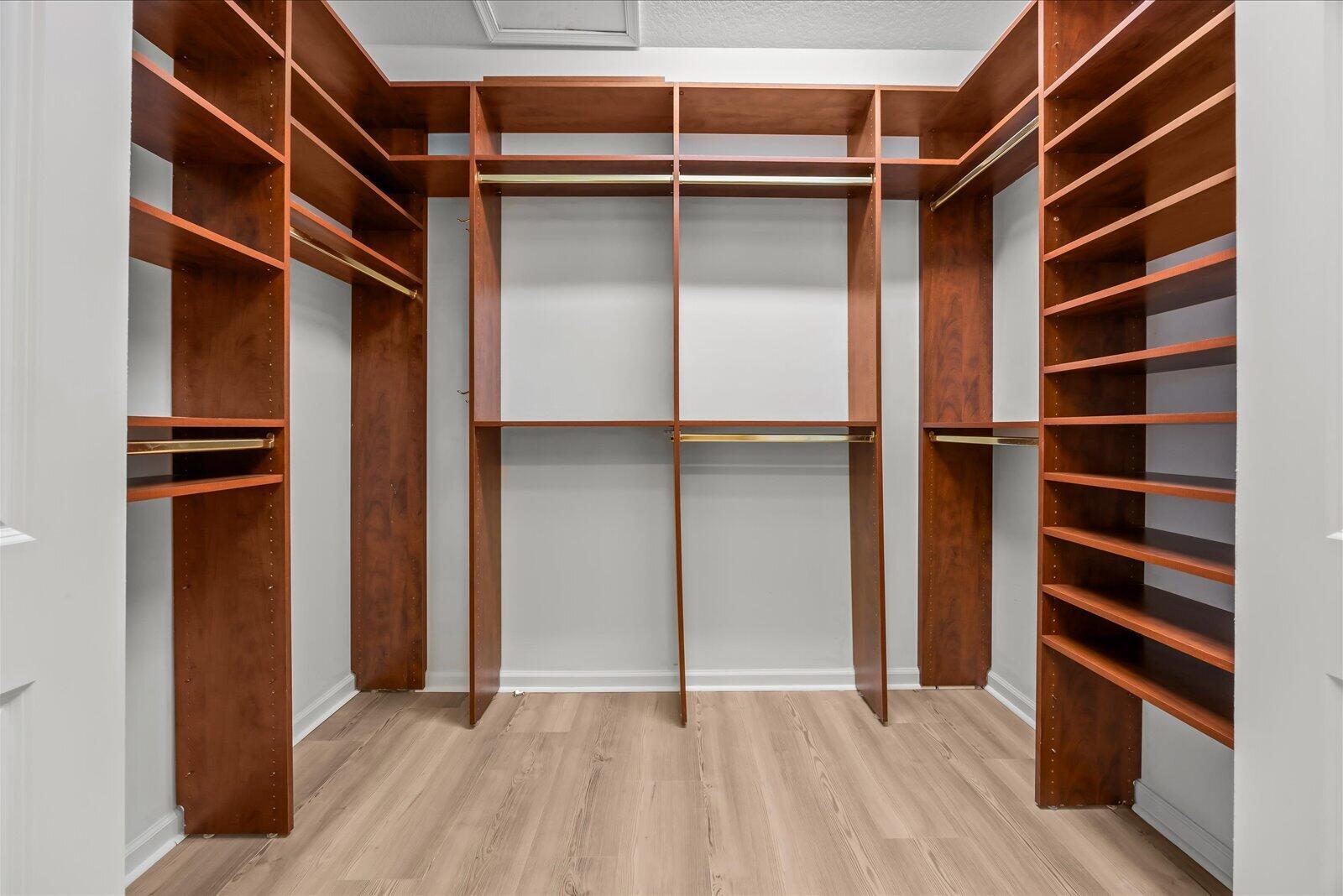 VALENCIA SHORES 1 - Residential