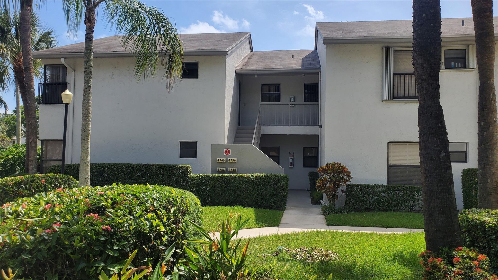 THIS IS BEAUTIFUL AND VERY CLEAN 2ND FLOOR CORNER UNIT IN PREFERRED BAYWOOD VILLAGE II***
THE HOME IS CLOSE TO THE COMMUNITY SATELLITE SWIMMING POOL & SHOWS PRIDE OF OWNERSHIP.
FEATURES A SPLIT BEDROOM FLOOR PLAN.***FULL SIZE WASHER & DRYER IN THE ENCLOSED PATIO. INTERIOR HAS WHITE TILED FLOORING IN LIV-DIN ROOM & LAMINATE IN THE BEDROOMS.***RESORT STYLE TOWNSHIP AMENITIES IN THIS ALL AGES COMMUNITY OFFER AN OLYMPIC SIZE POOL, SAUNA, JACUZZI, GYM, TENNIS COURTS, PERFORMING ARTS CENTER, BIKE TRAILS, PLAY GROUNDS, CLUBHOUSE, LIBRARY & SO MUCH MORE. A MUST SEE!***A NONREFUNDABLE CLEANING FEE OF $175 APPLIES TO THIS UNIT AND WILL BE CHARGED BY THE LANDLORD WHEN TENANT MOVES OUT.