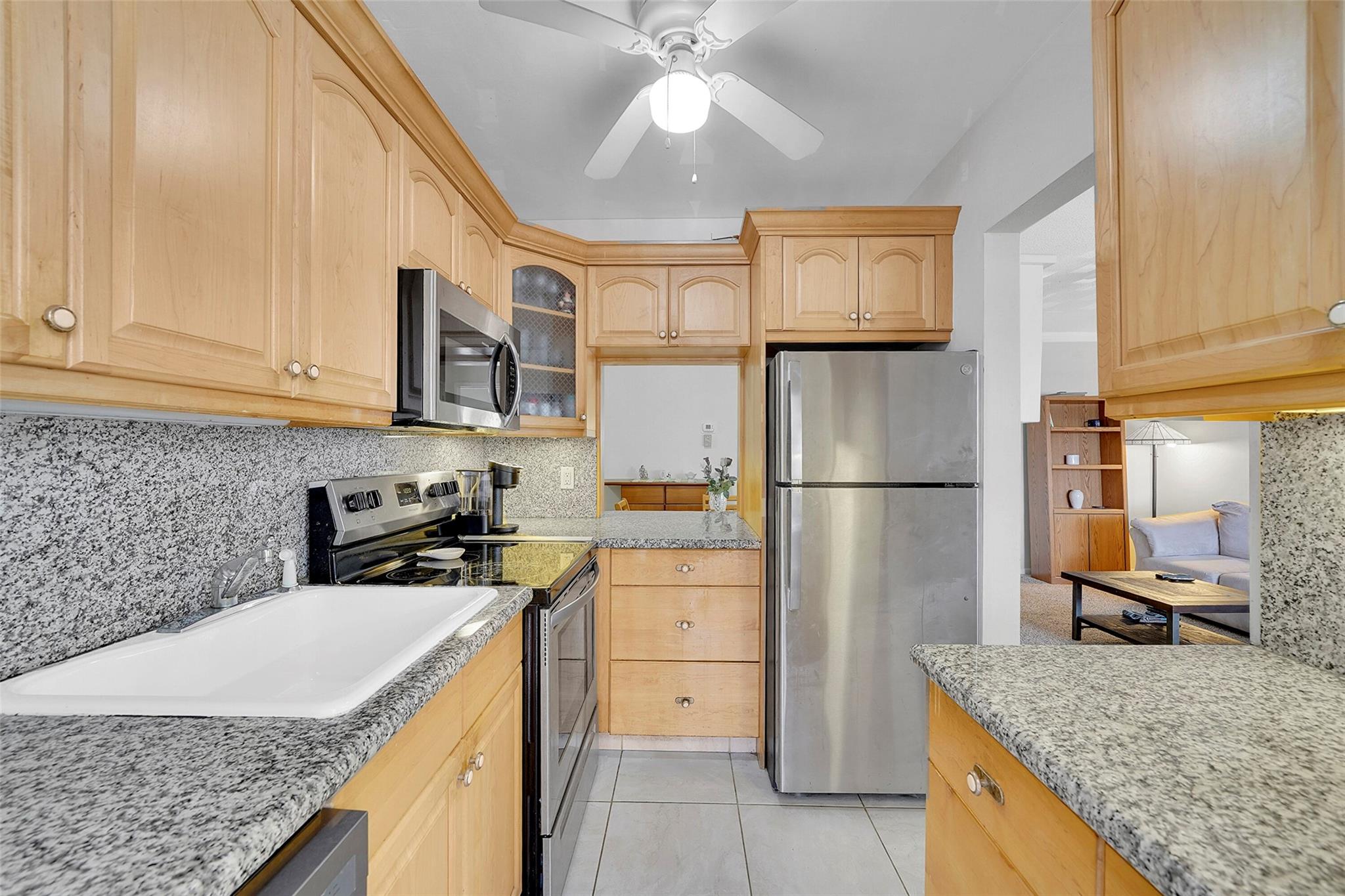 2050 NE 39th St E306