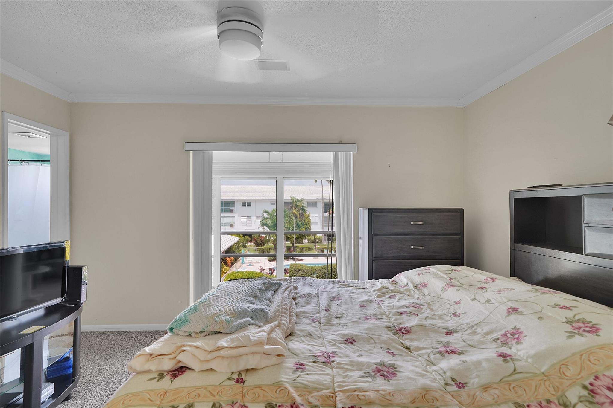 2050 NE 39th St E306