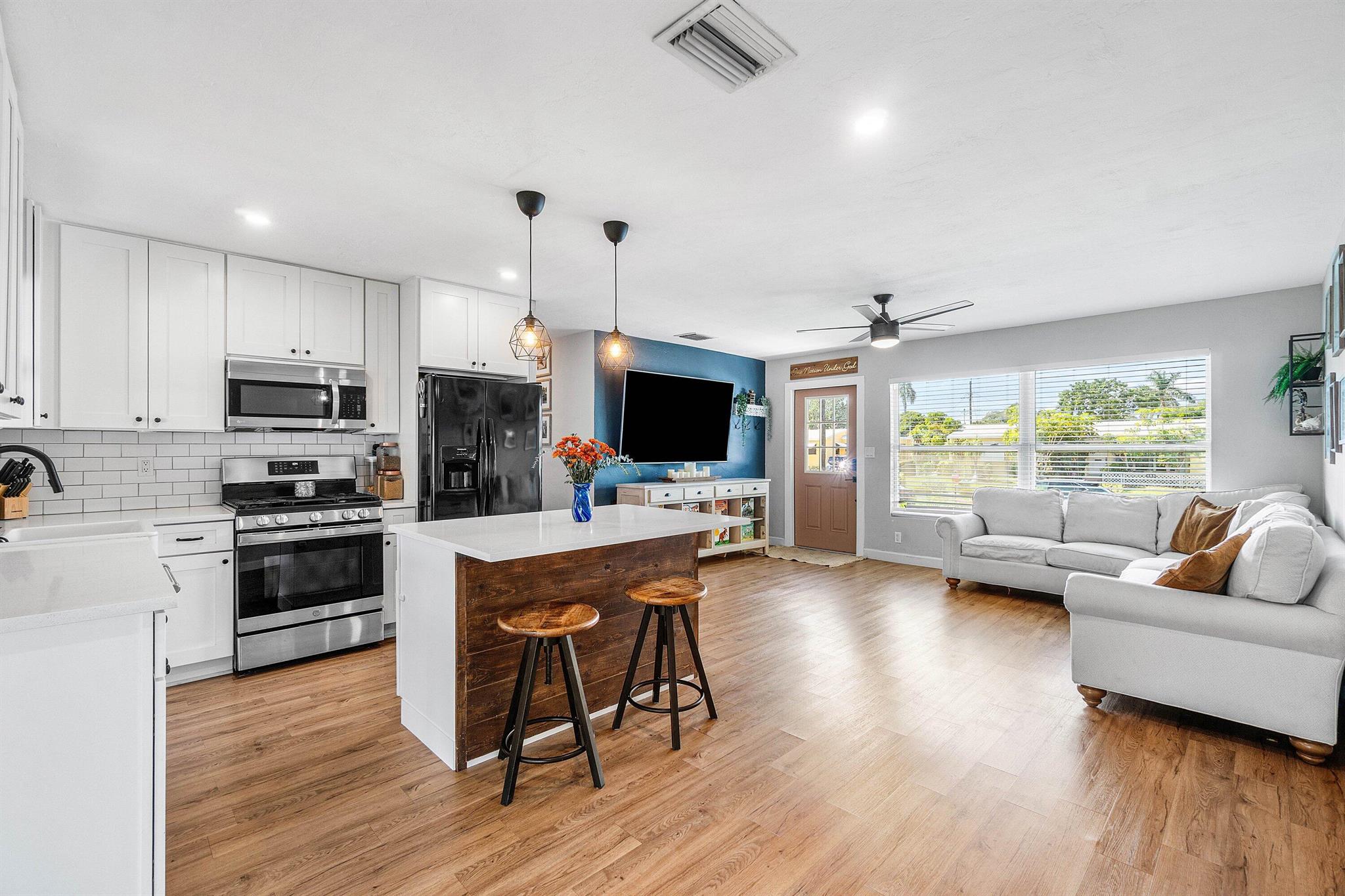 LAKE OSBORNE HEIGHTS - Residential