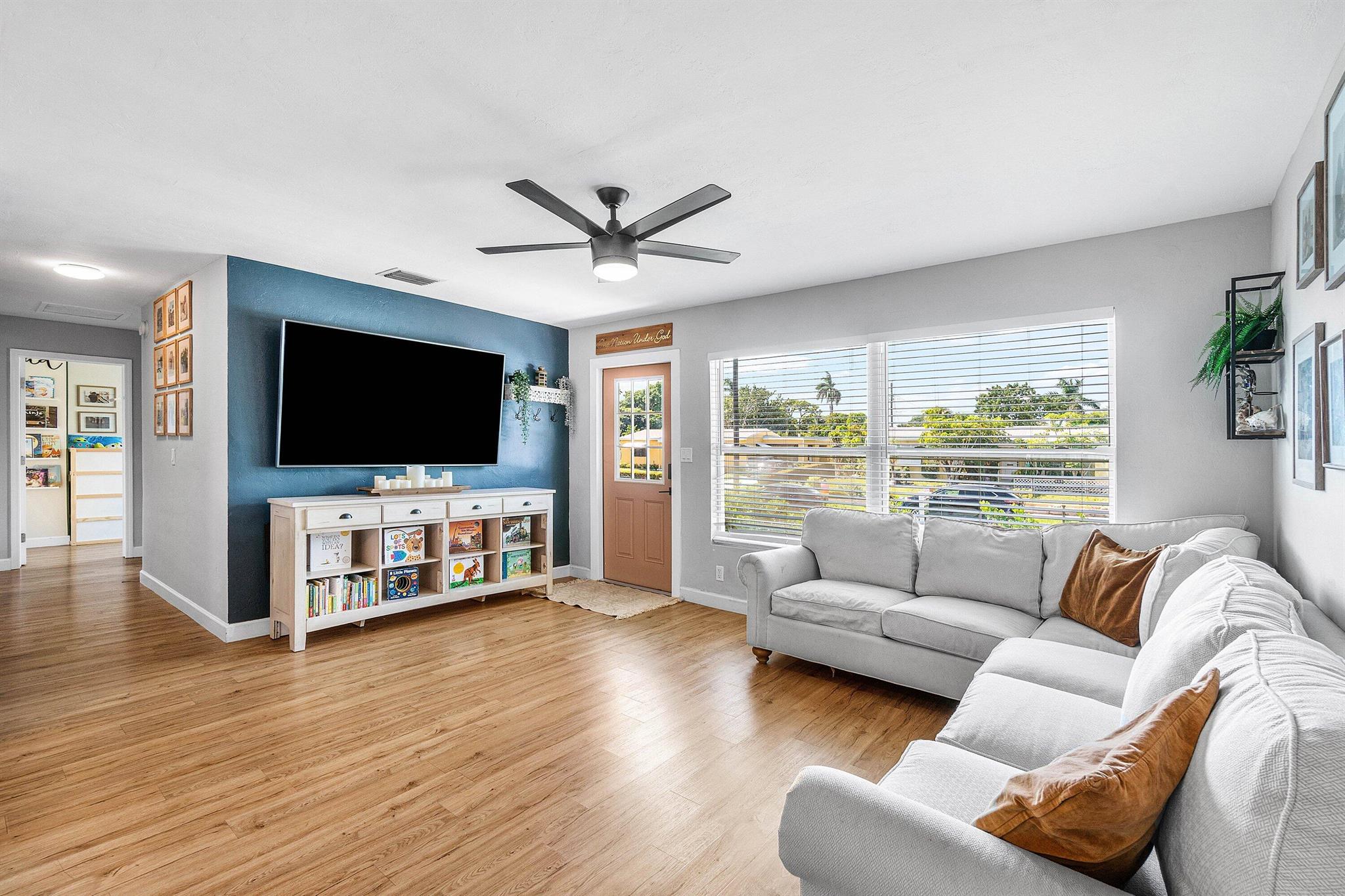 LAKE OSBORNE HEIGHTS - Residential