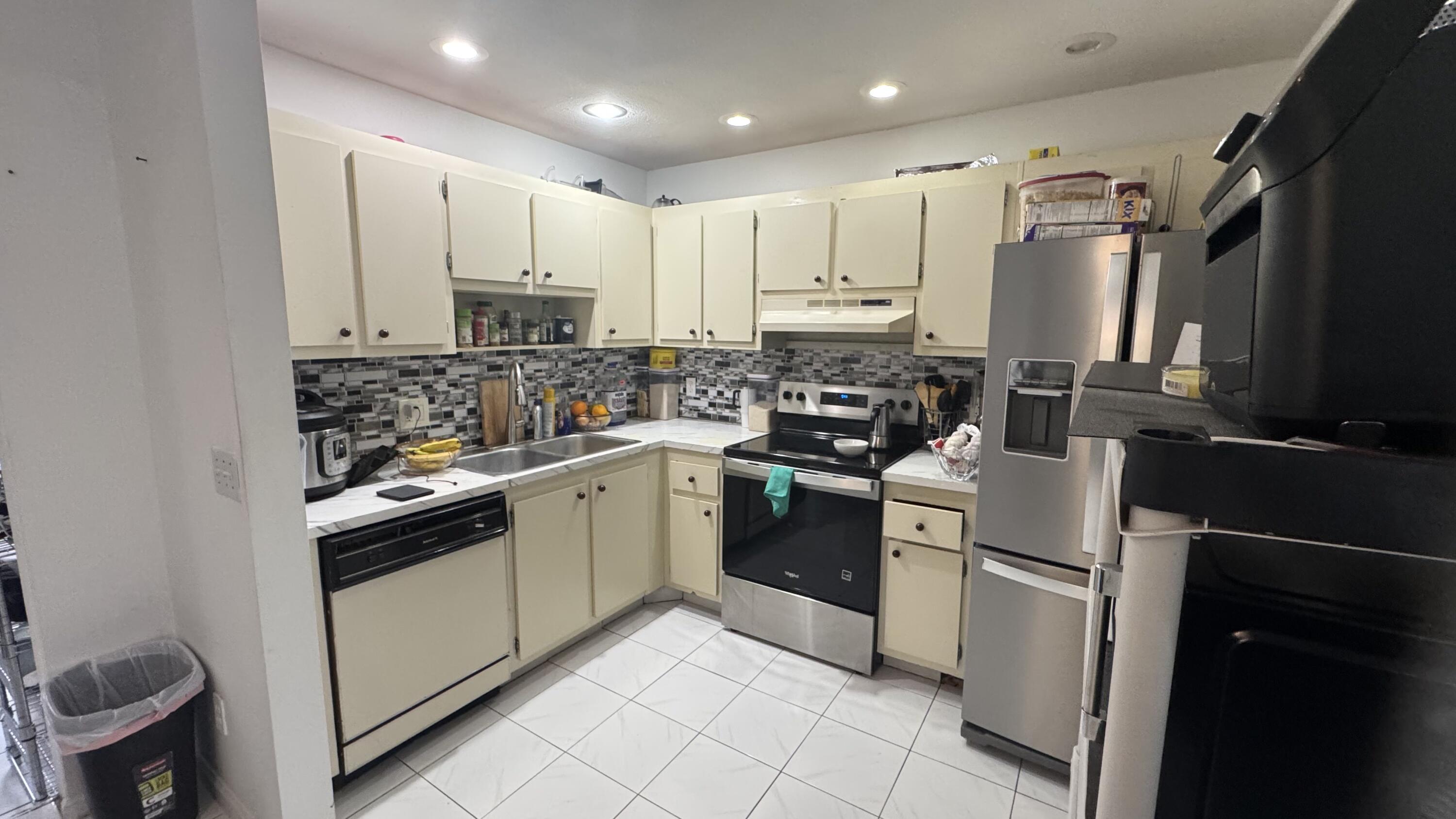 SIERRA WOODS CONDO - Residential Lease