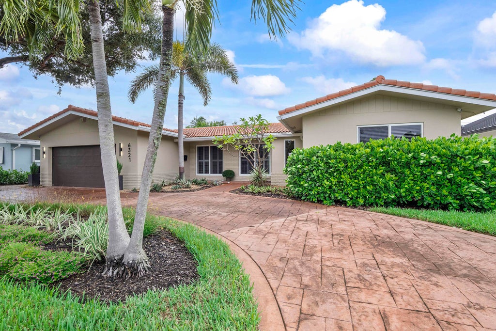 Photo of 6321 NE 22ND Avenue, Fort Lauderdale, FL 33308 (MLS # B26082176)