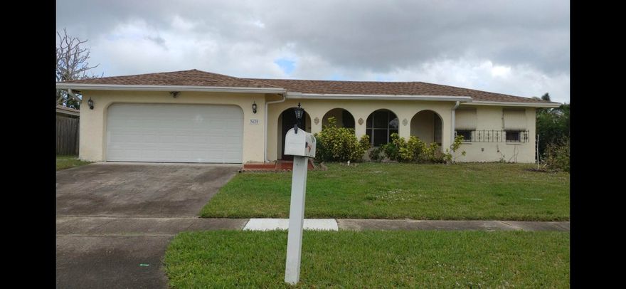INVESTORS DREAM!!

FIXER UPPER OR SOMEONE WHO WANTS TO LIVE IN THE PRETIGIOUS BOCA RATON NEIGHBORHOOD  - 5 MIN DRIVE FROM BOCA TOWN CENTER MALL.

IDEAL AND CENTRALLLY LOCATED.