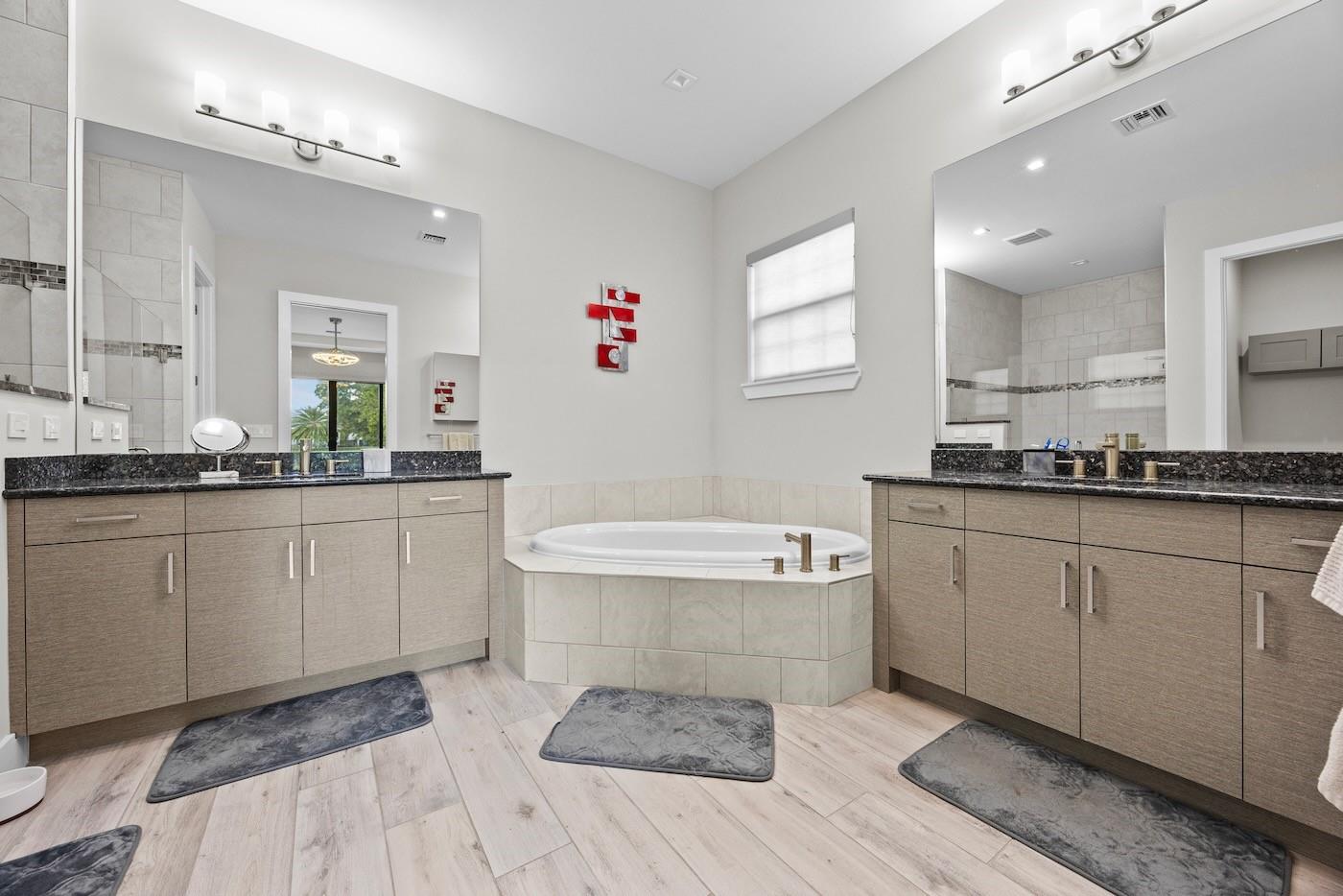 Plat/Banyan Cay Residence - Residential