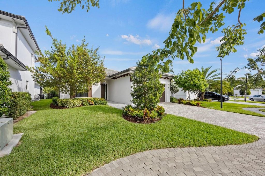 Photo of 3069 Bellflower Cir, West Palm Beach, FL 33401 (MLS # F10542314)