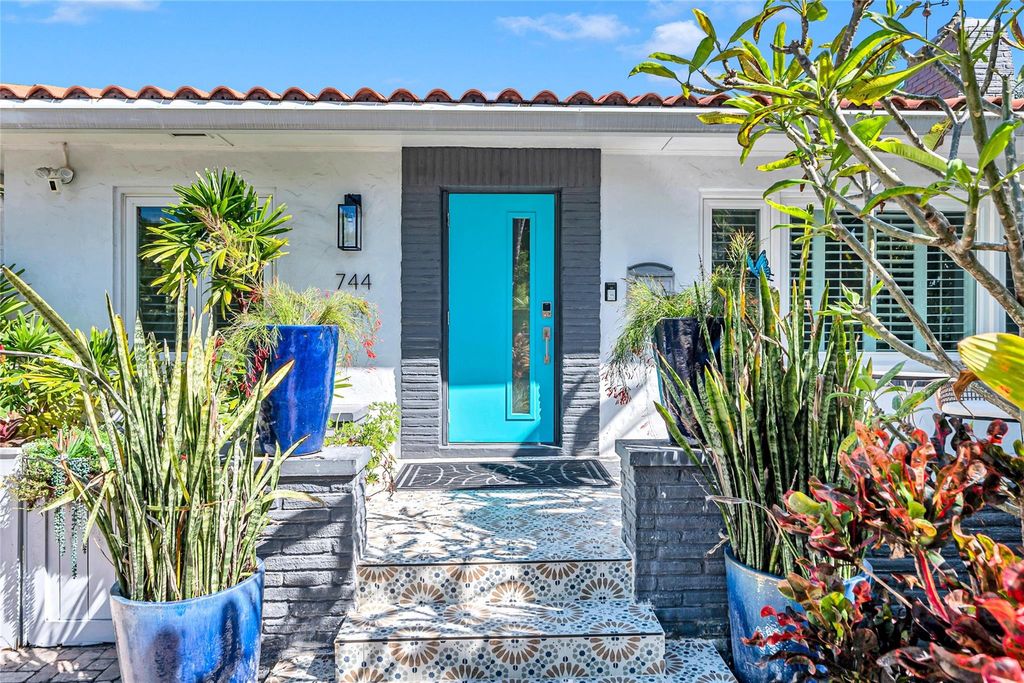 Photo of 744 NE 18th Ave, Fort Lauderdale, FL 33304 (MLS # F10533425)