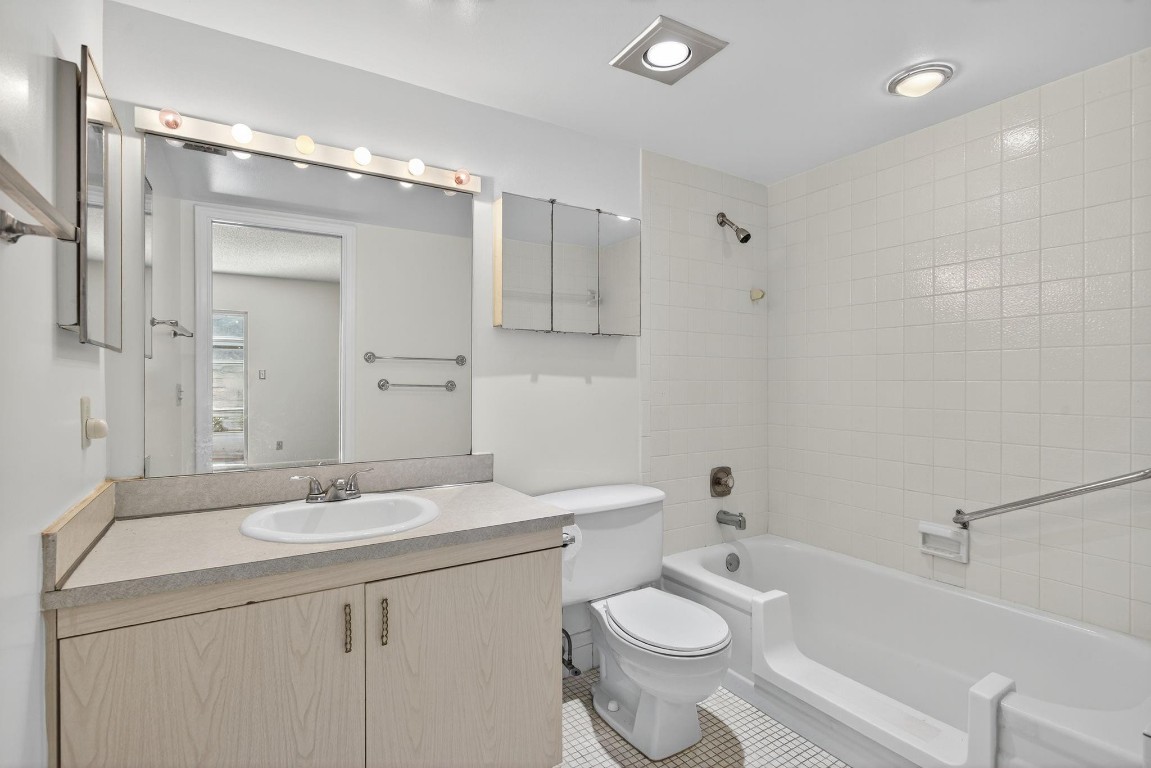 WYNMOOR GOLF VILLAGE - Residential