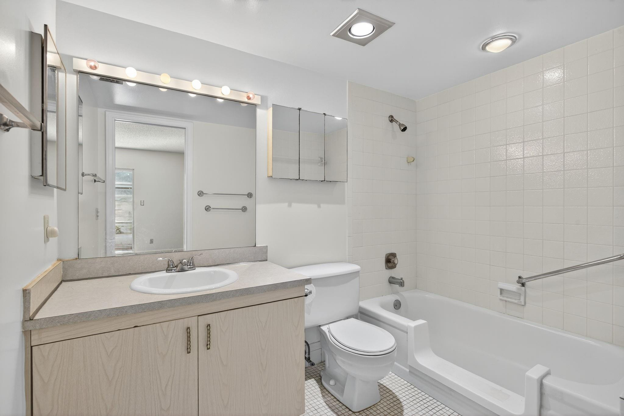 WYNMOOR GOLF VILLAGE - Residential