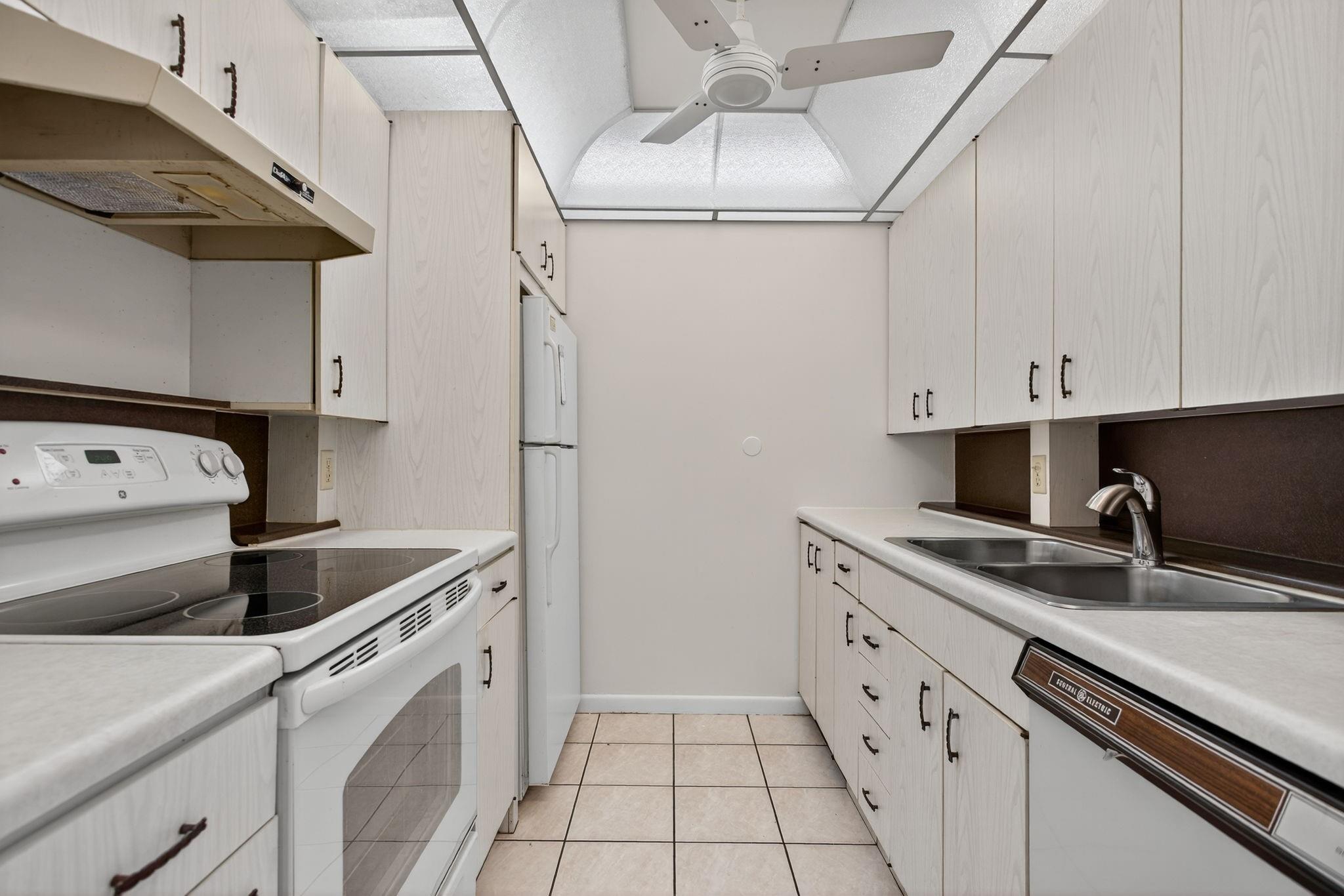 WYNMOOR GOLF VILLAGE - Residential