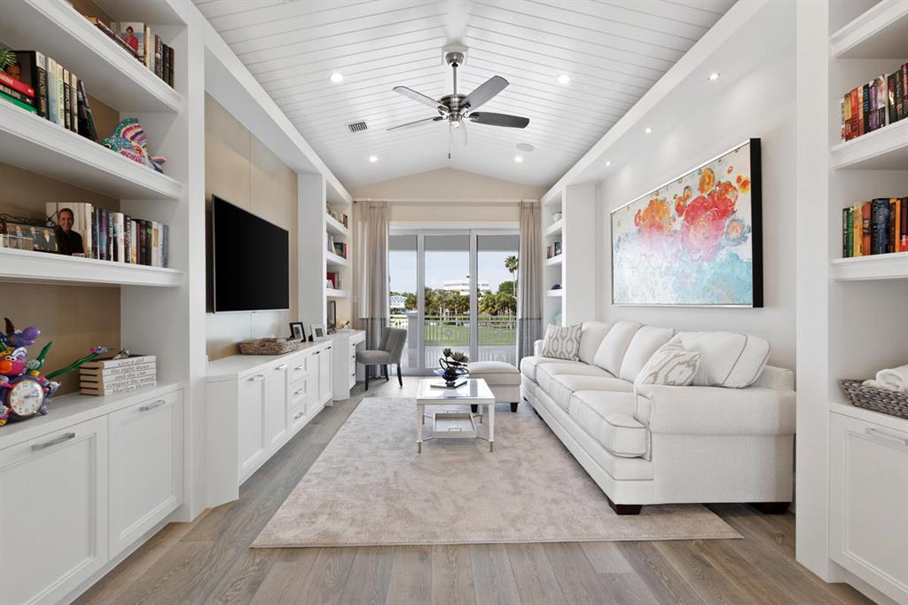 ROYAL PALM YACHT & COUNTRY CLUB - Residential