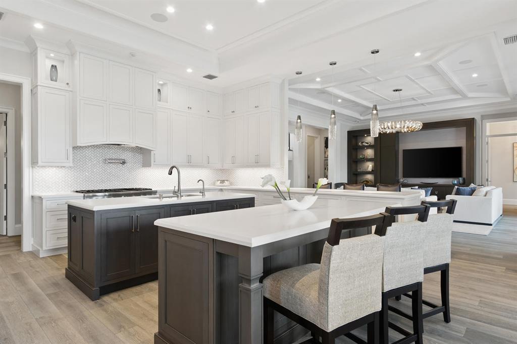 ROYAL PALM YACHT & COUNTRY CLUB - Residential