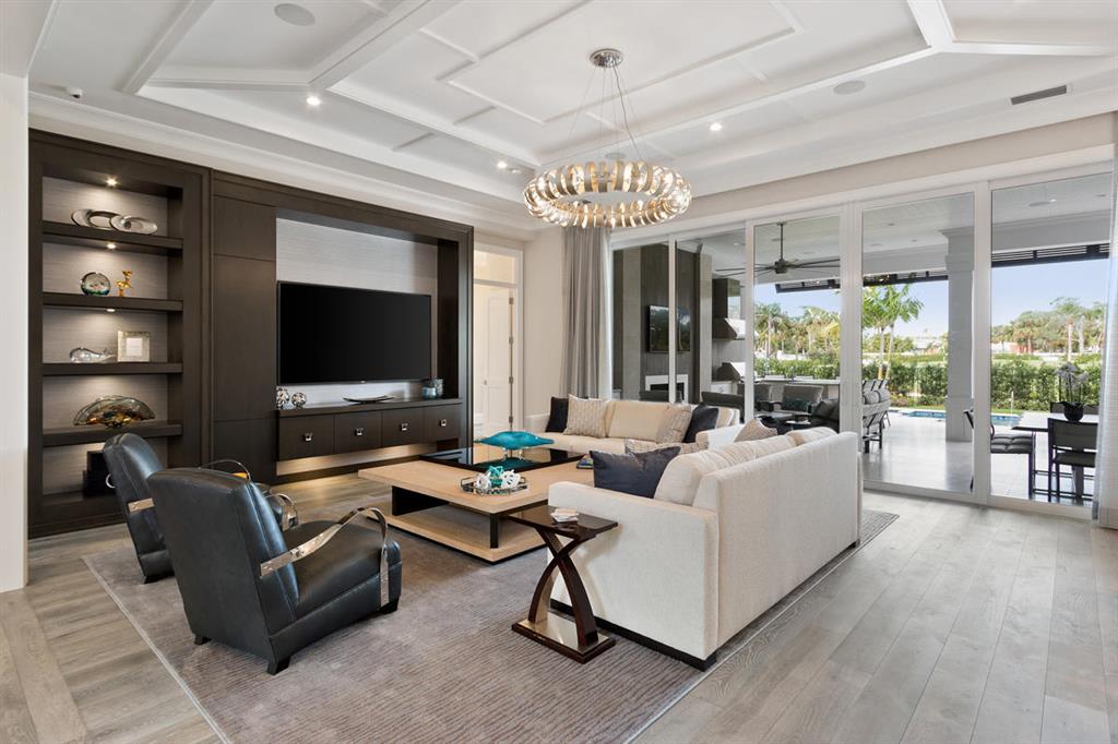 ROYAL PALM YACHT & COUNTRY CLUB - Residential