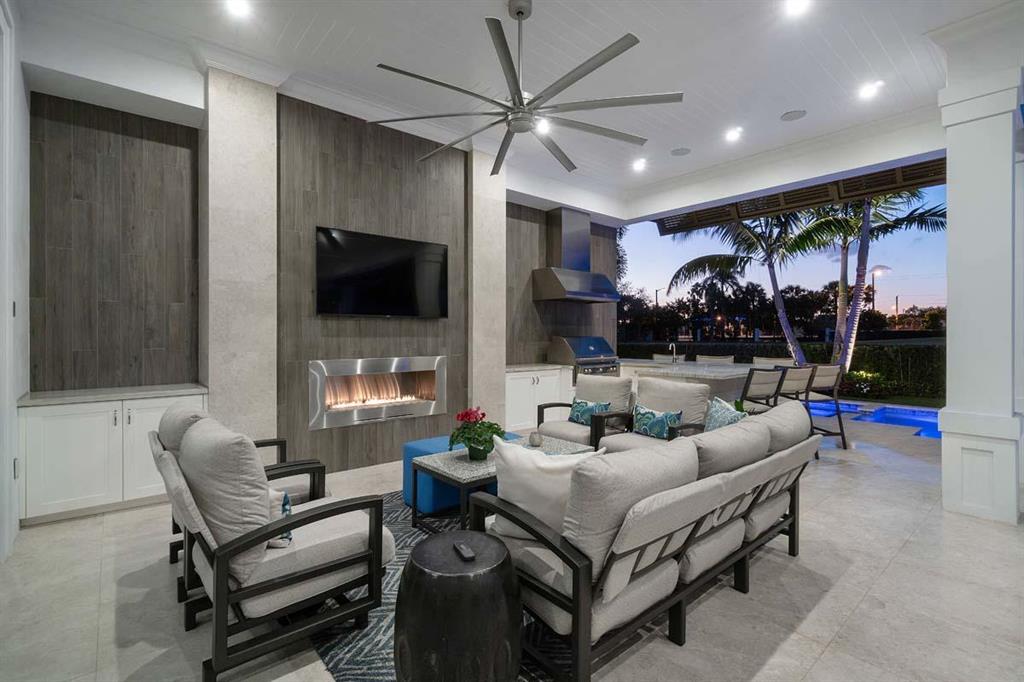 ROYAL PALM YACHT & COUNTRY CLUB - Residential