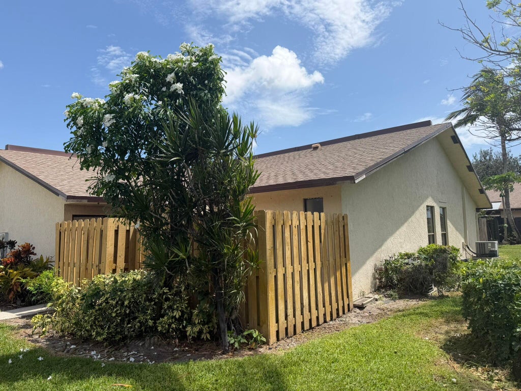 Photo of 1501 WATERVIEW Circle, Palm Springs, FL 33461 (MLS # B26068558)