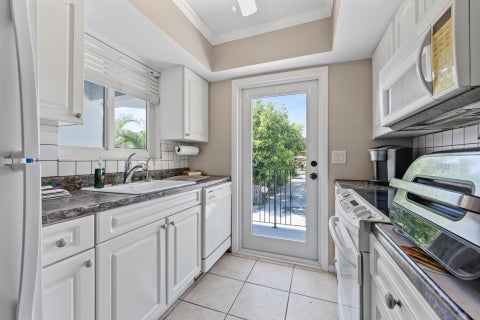 Tiny photo for 2151 NE 42nd Court #225, Lighthouse Point, FL 33064 (MLS # B26070782)