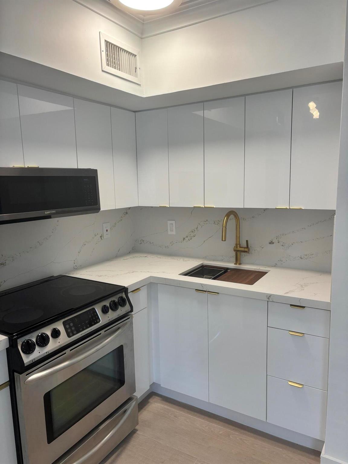 GULFSTREAM CONDO OF LAS O - Residential Lease