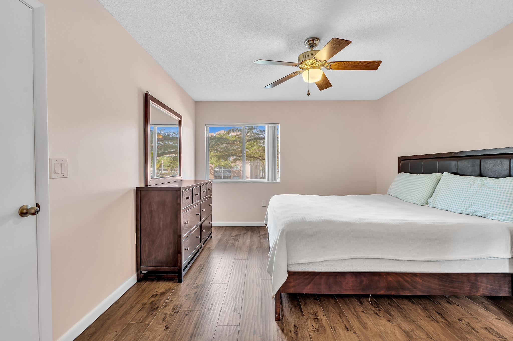 WELDON CONDOMINIUM I - Residential