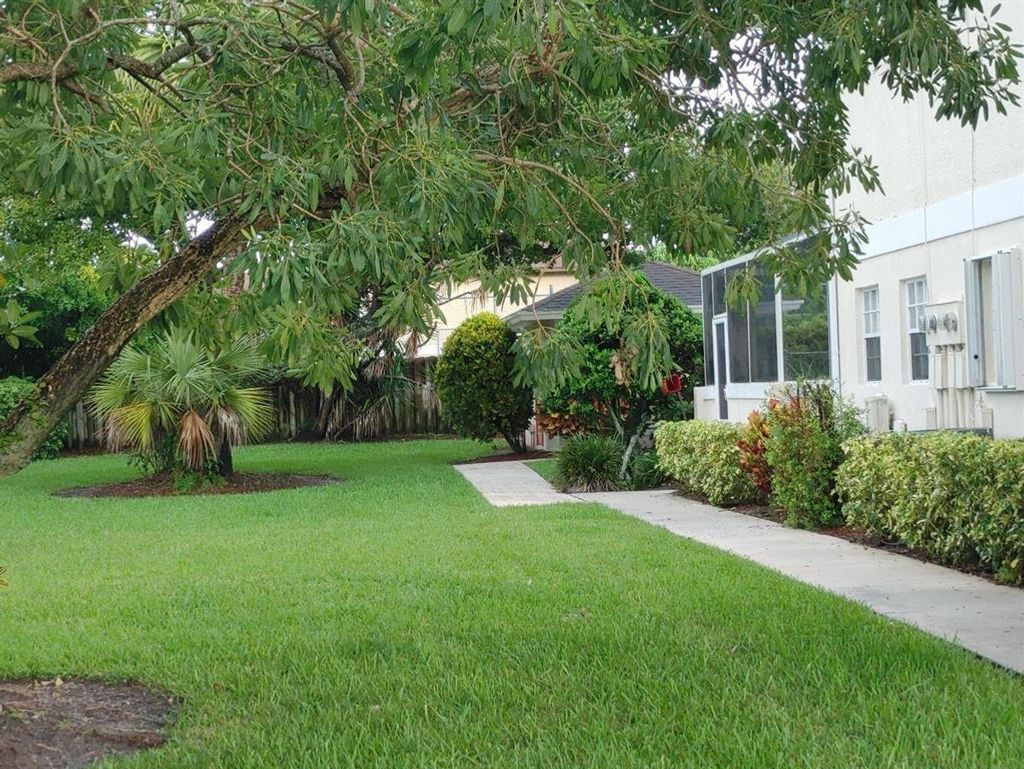 Photo of 1506 N Lawnwood Circle, Fort Pierce, FL 34950 (MLS # R10795872)