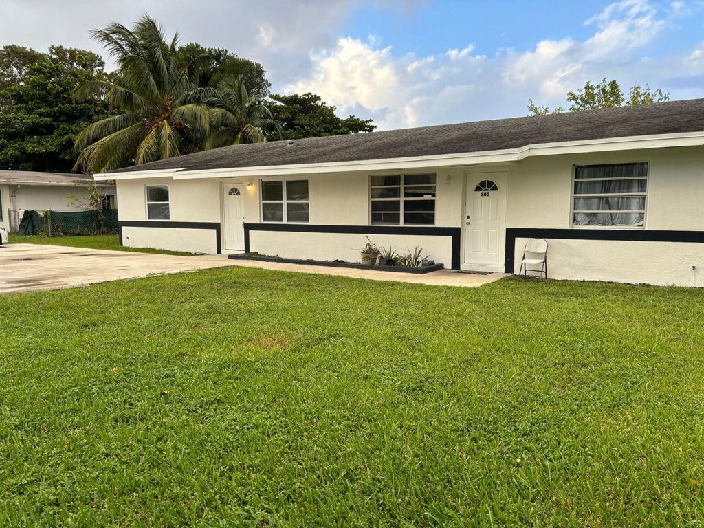 Photo of 800 SW 7th Street, Hallandale Beach, FL 33009 (MLS # B26007127)