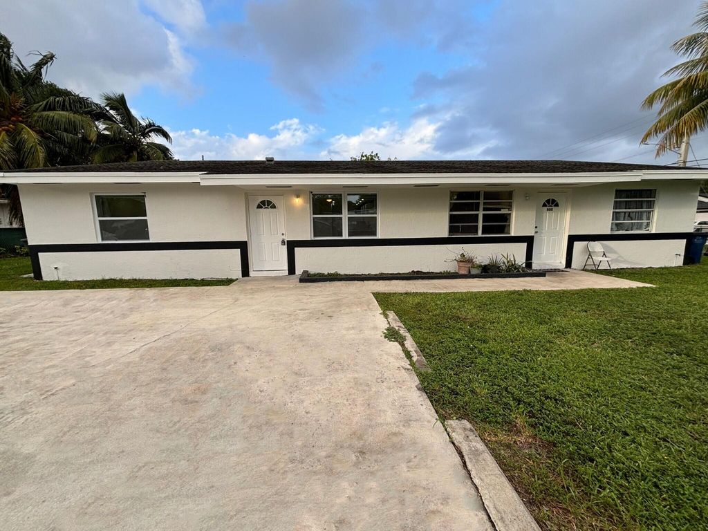Photo of 800 SW 7th Street, Hallandale Beach, FL 33009 (MLS # B26007127)