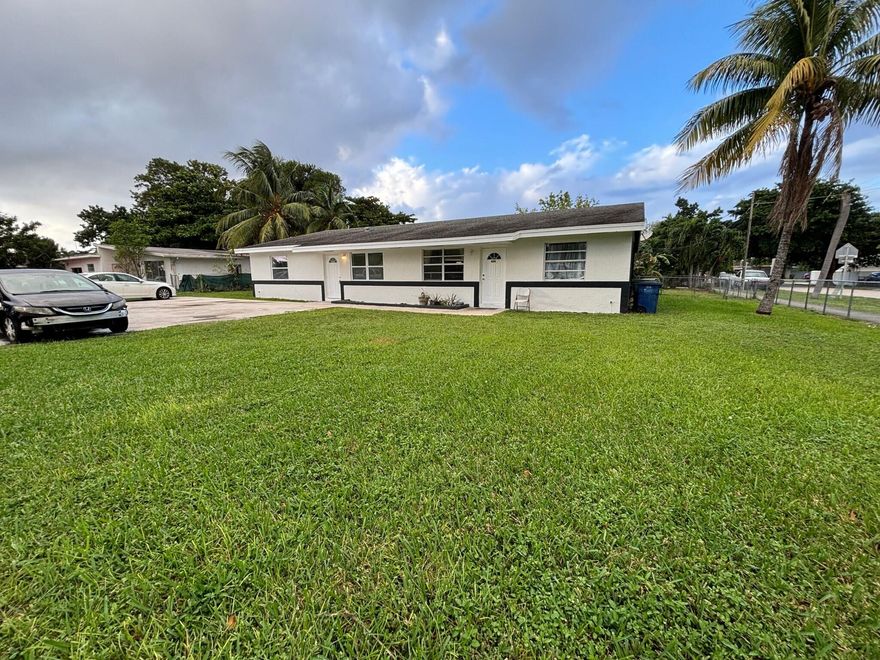 Duplex, 3B/2B & 2B/2B Great Residential Location. Minutes to Hallandale Beach Blvd, I-95, Atlantic Beaches, Dixie Hwy, Schools, Shops, Hallandale Central Library, City of Hallandale, Aventura Mall, Gulfstream Village Park & Casino. Cap Rap Rate 5% $70/SF/Land