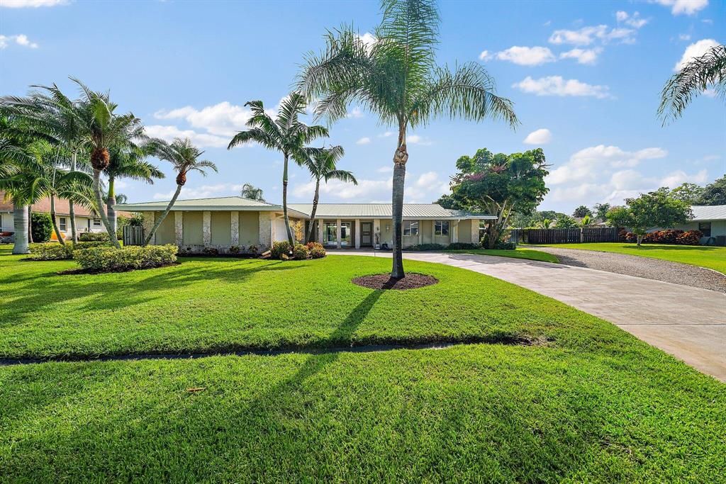 Photo of 2077 SE Harding Street St, Port Saint Lucie, FL 34952 (MLS # R10820433)