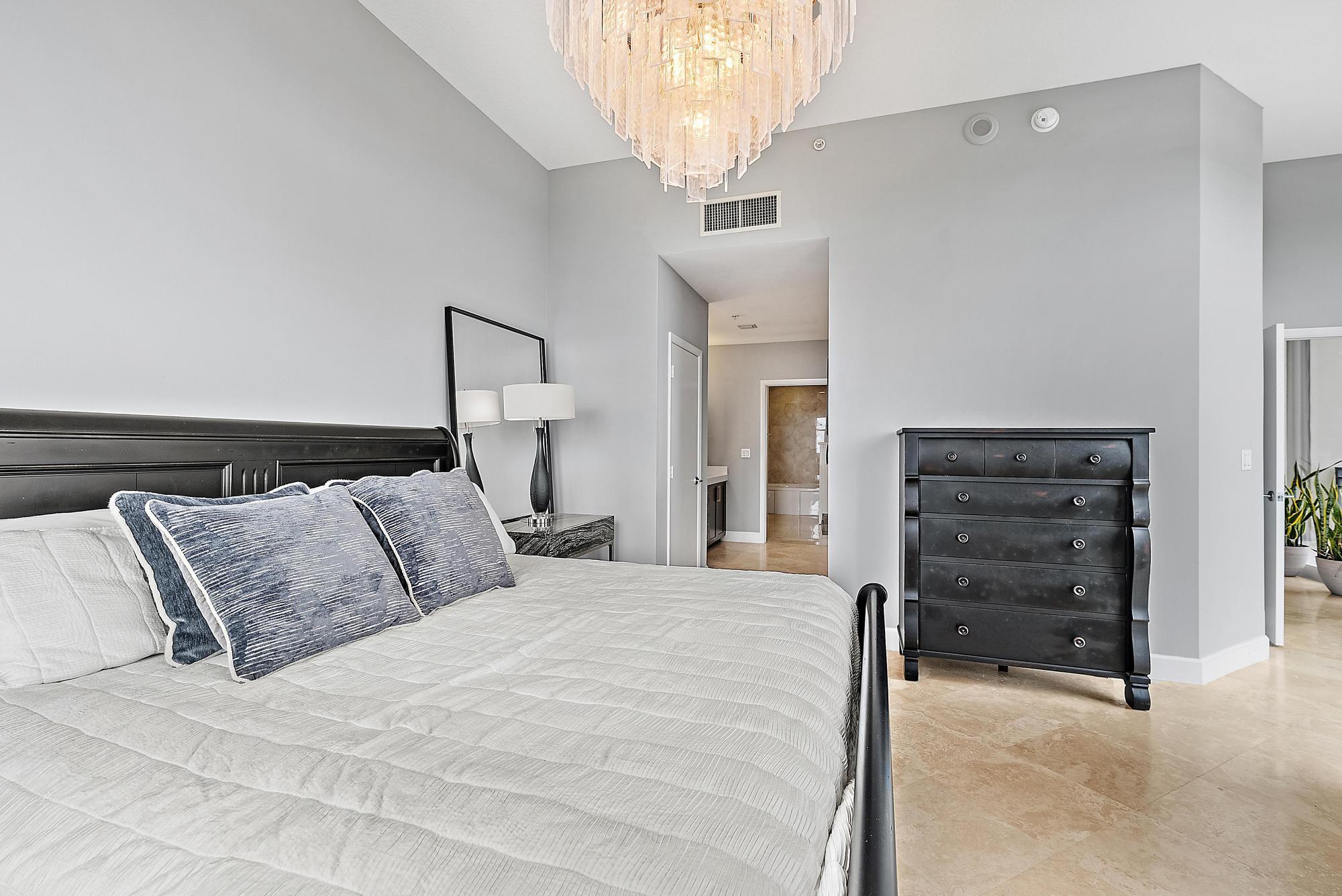 CITYPLACE SOUTH TOWER CON - Residential