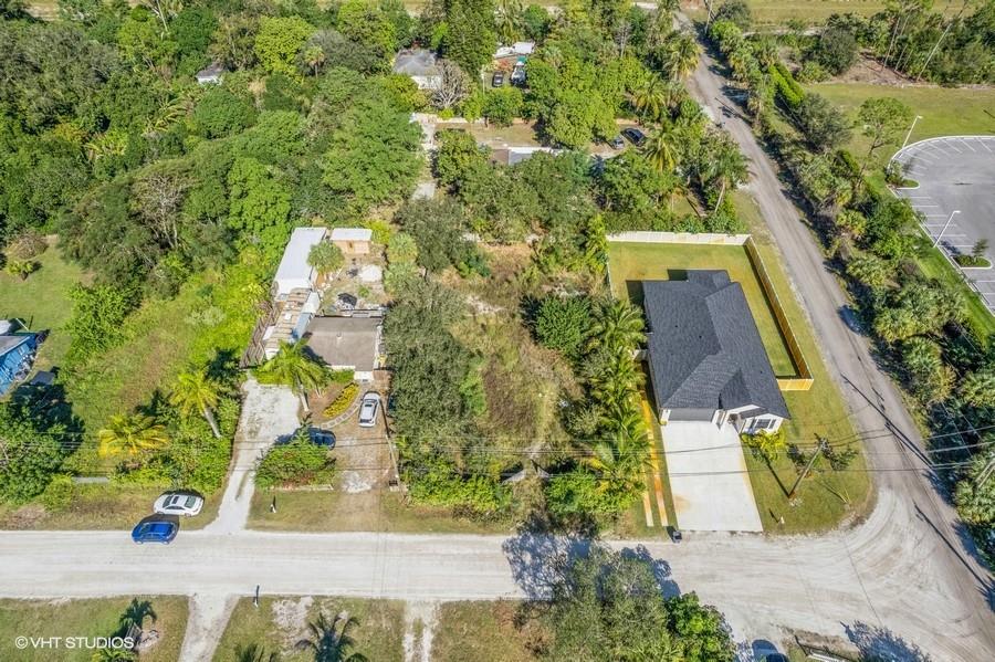 PALM BEACH FARMS CO 3 - Land