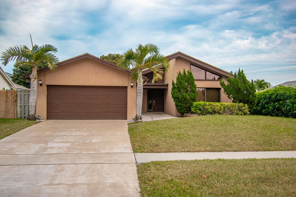 Photo of 21566 Arbor Way, Boca Raton, FL 33433 (MLS # R11164062)