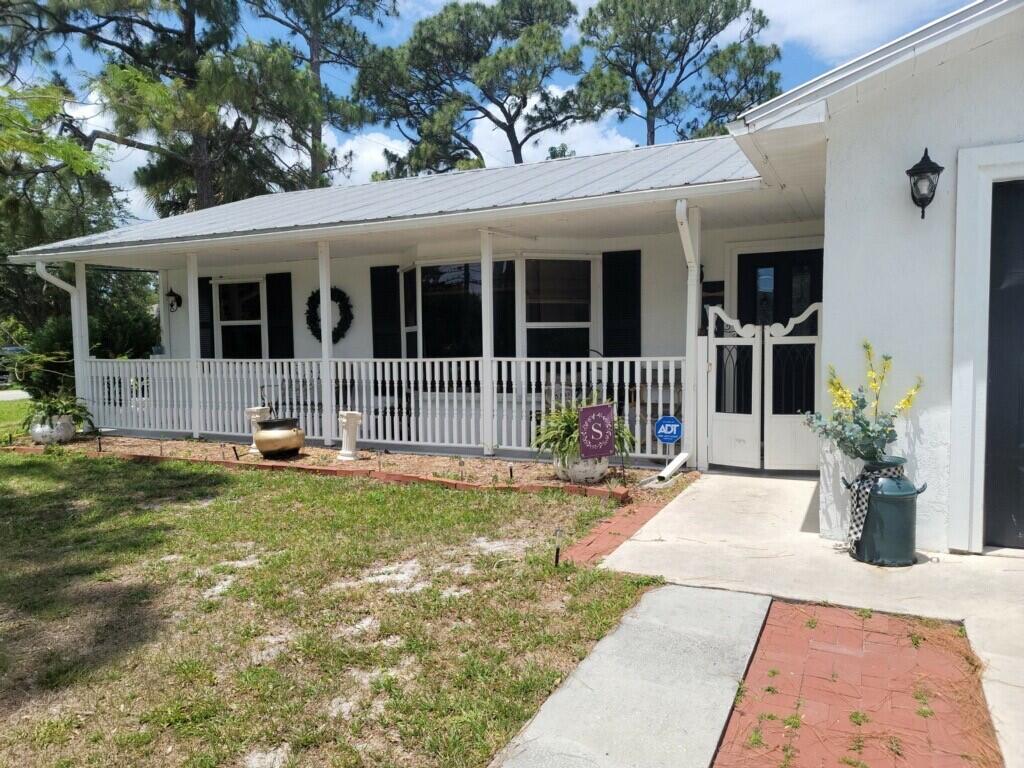 Photo of 6109 Bamboo Drive, Fort Pierce, FL 34982 (MLS # R10799934)