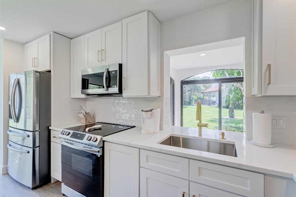 TRADERS CROSSING AT JONATHANS LANDING - Residential