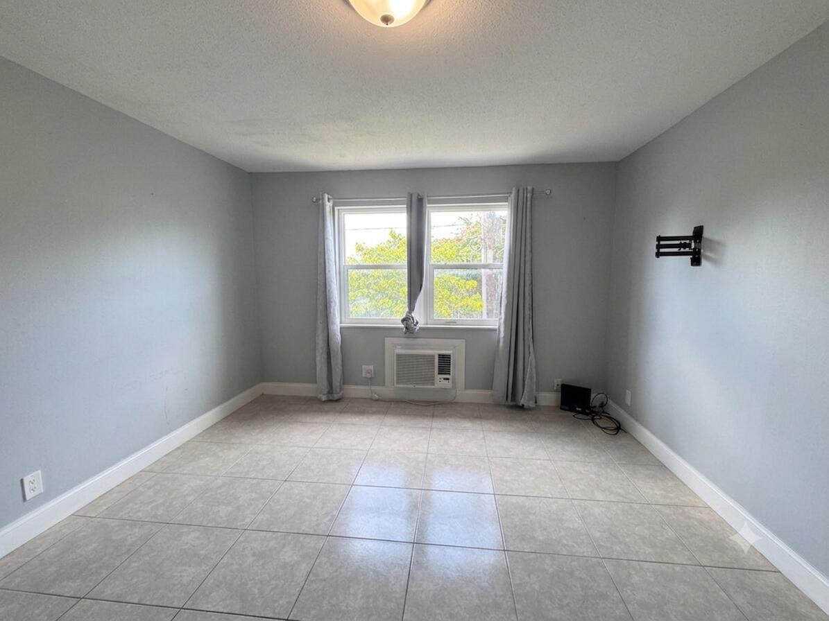 1150 E Sample Road 204