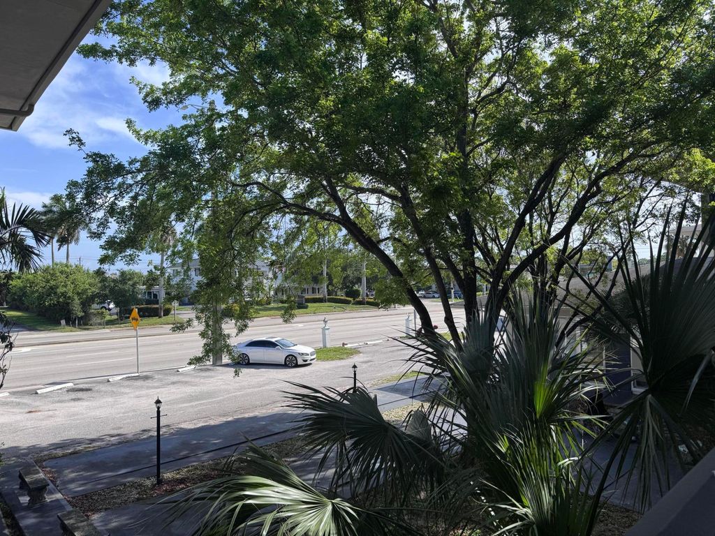 Photo of 1150 E Sample Road #204, Pompano Beach, FL 33064 (MLS # B26027841)