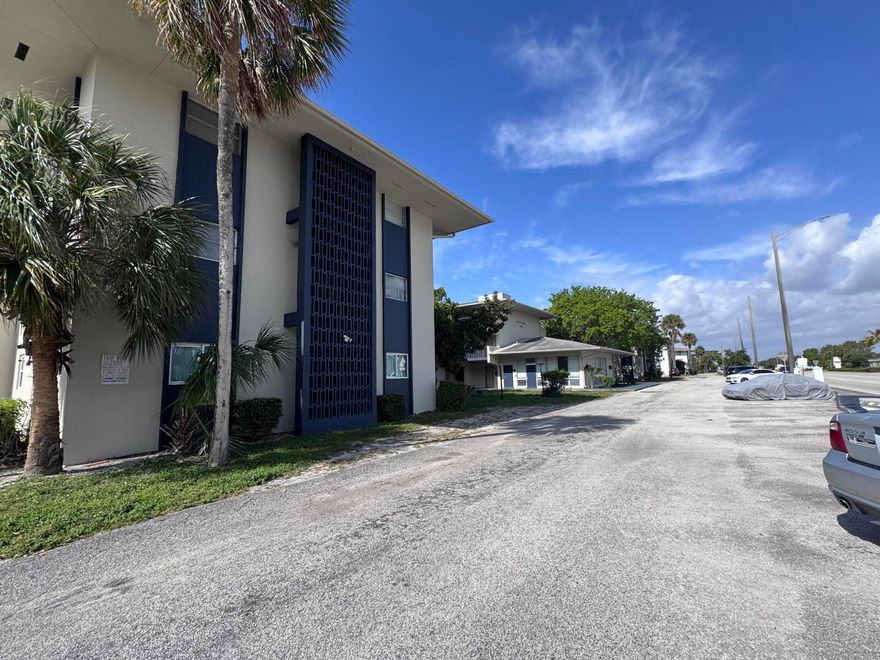 Very well located and upgraded condo just minutes from the beach, shopping and more. This 1 bedroom, 1 bath condo in Haven House is located on the 2nd floor with easy access to transportation and I-95.