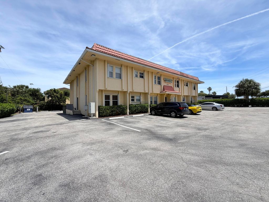Photo of 9112 N Fl A1aalt, North Palm Beach, FL 33403 (MLS # B26025742)