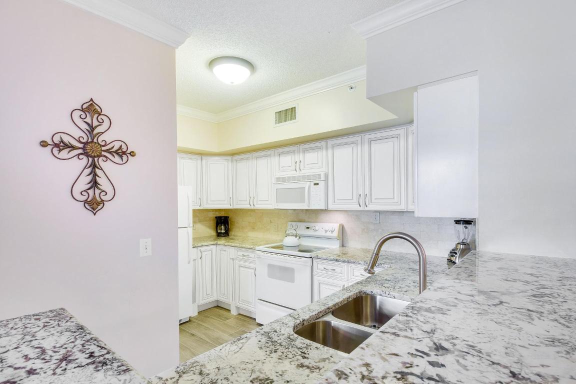 ST ANDREWS AT THE POLO CLUB - Residential Lease