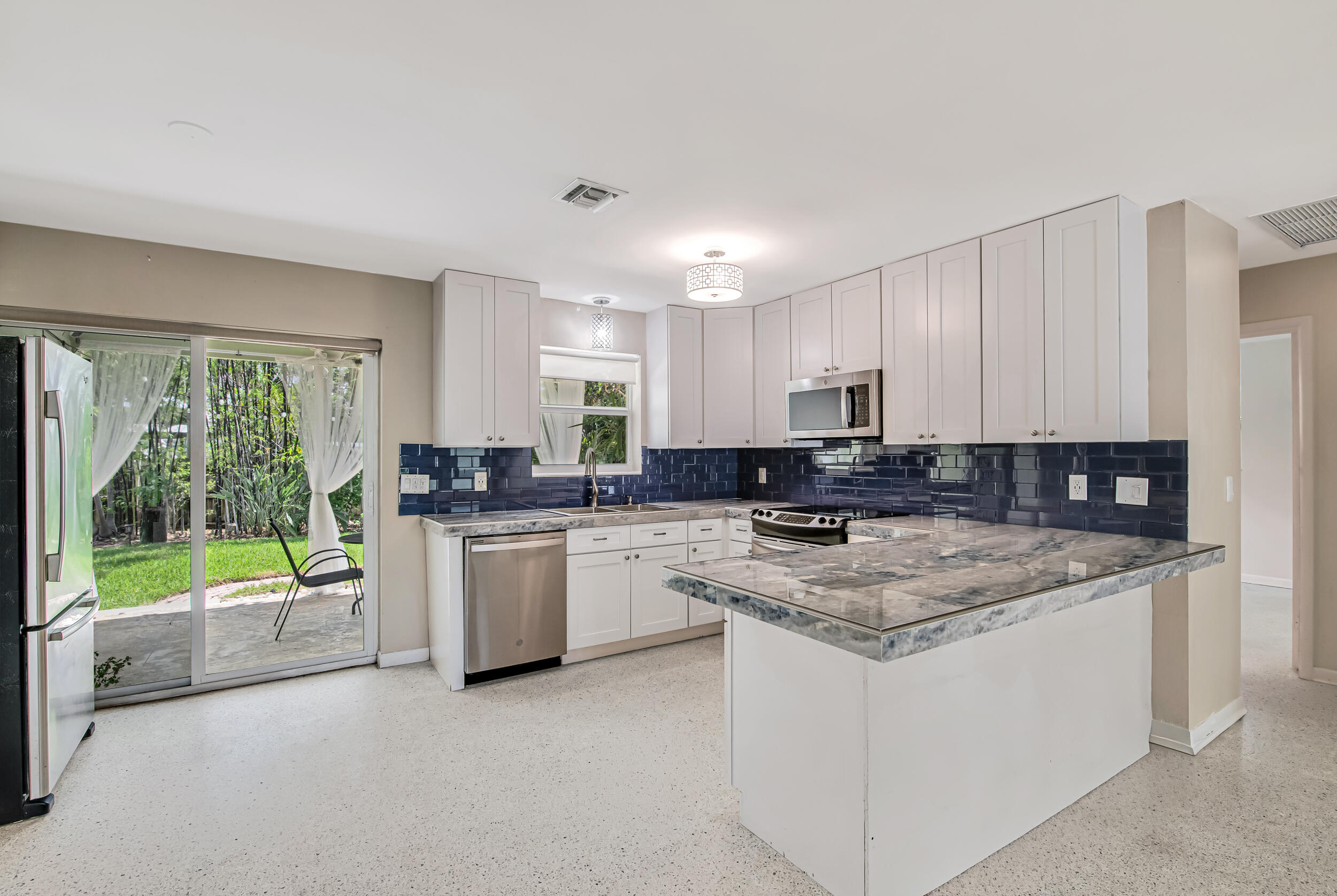 NORTH LAKE WORTH - Residential