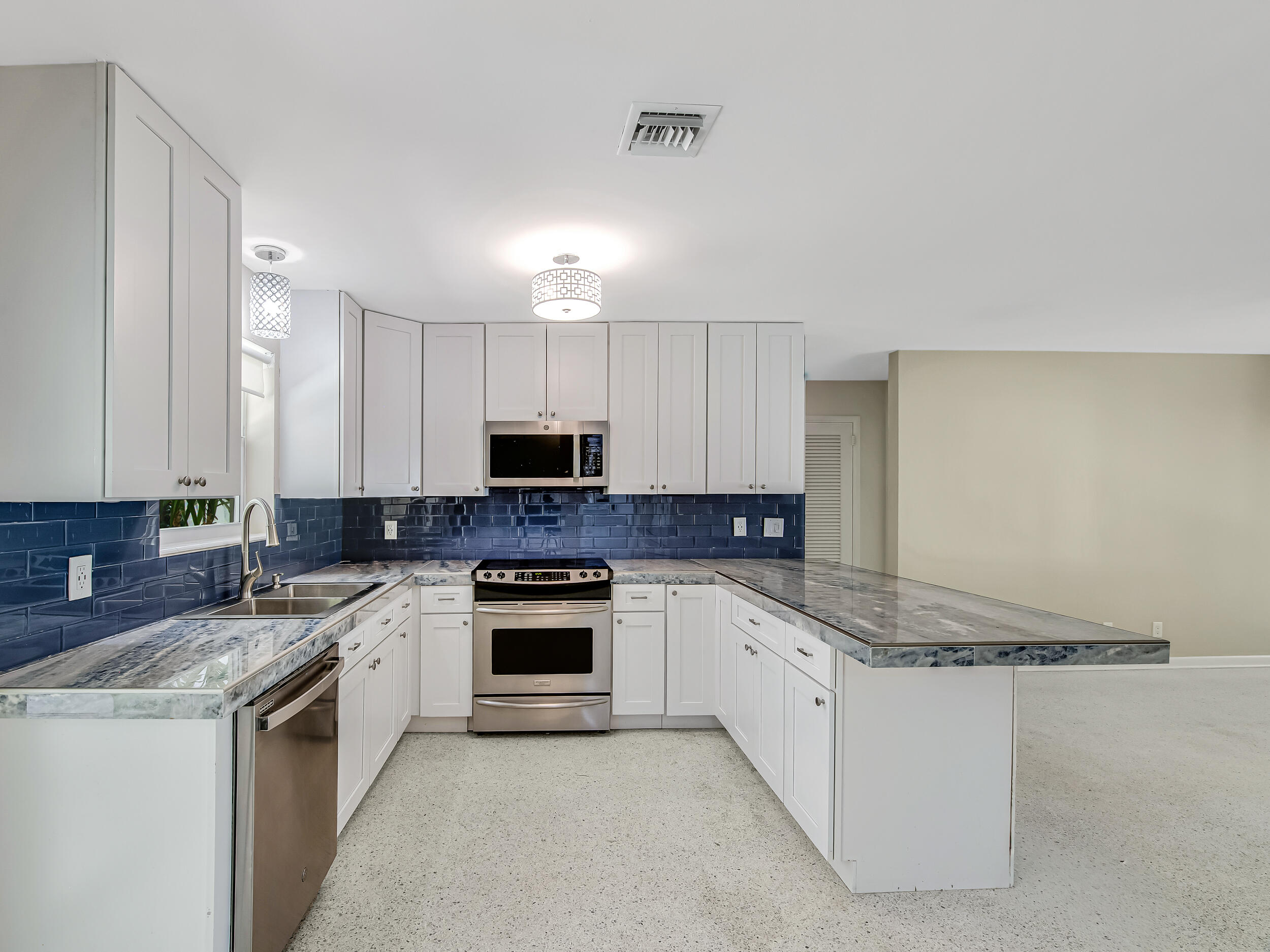 NORTH LAKE WORTH - Residential